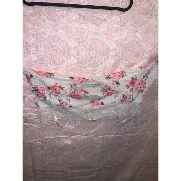Forever 21 Plus Size Laced Floral Crop Top - Picture 2 of 3